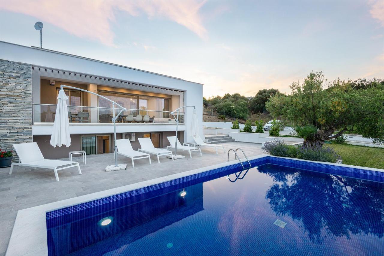 Afisia Villas Sarti Esterno foto